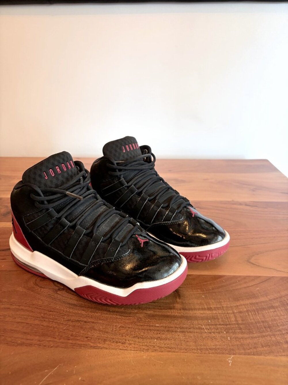 Jordan Max Aura Bred Black Red Basketball Sneakers Youth 5Y